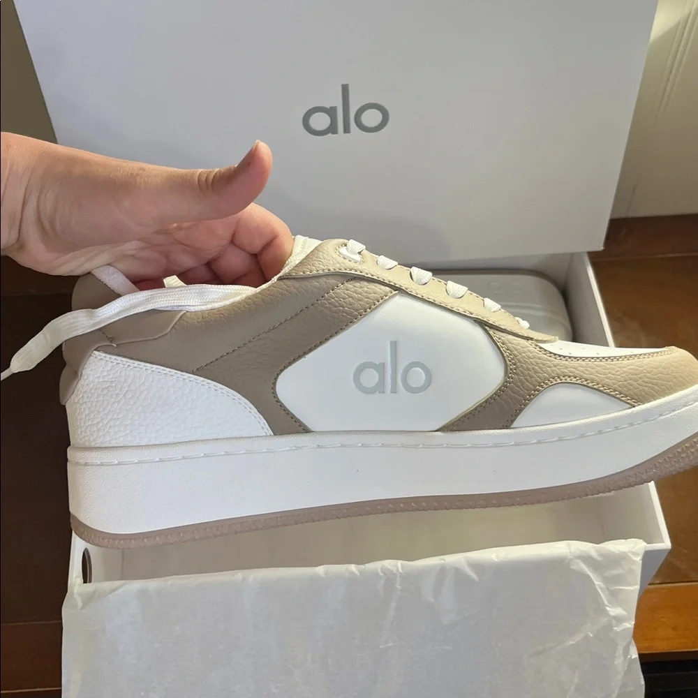 ALO Recovery Mode Sneaker Mens size 12
Women’s 13.5 unisex - Picture 4 of 9